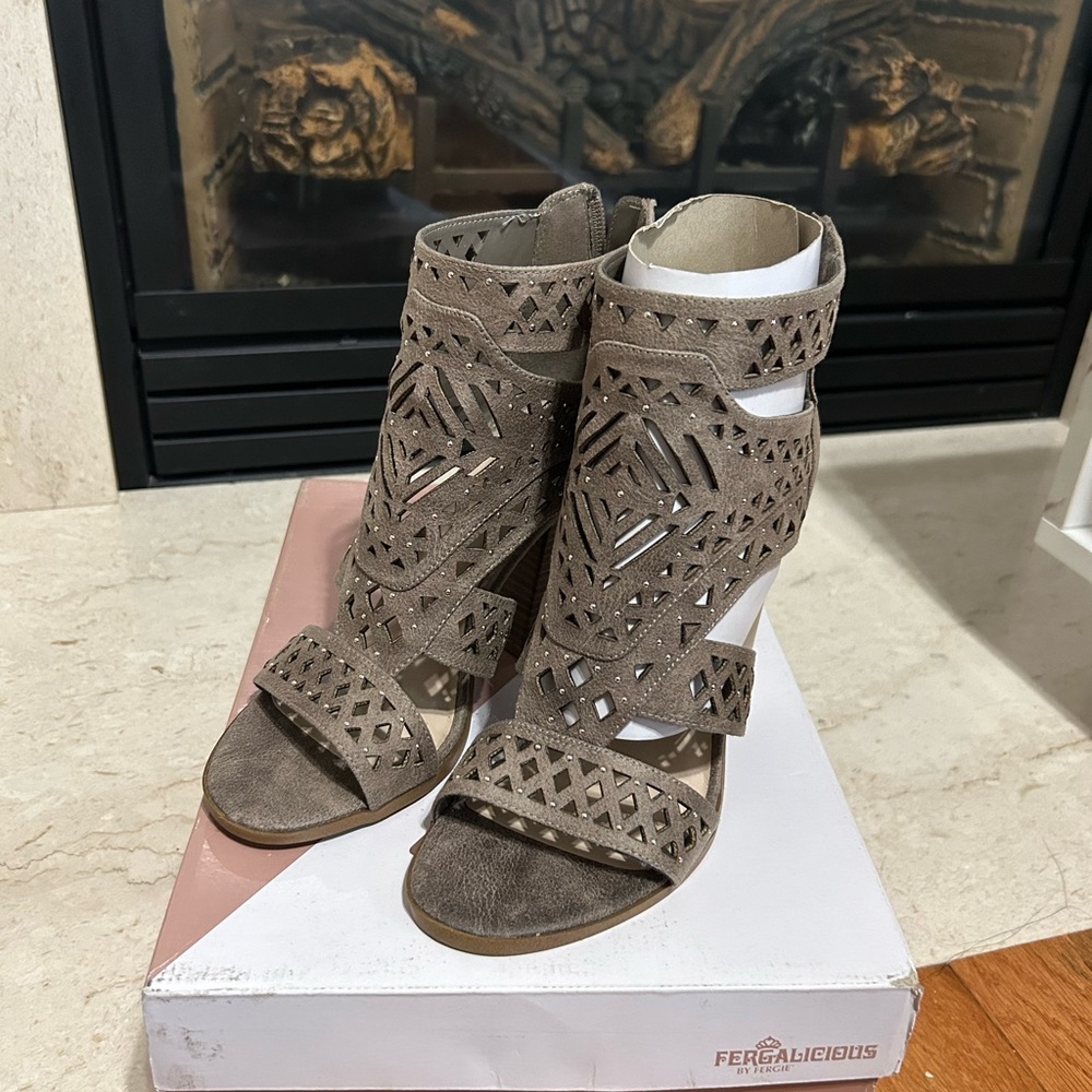 Fergalicious, size 6 heels